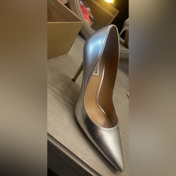 Steve Madden - Picture 1 of 2